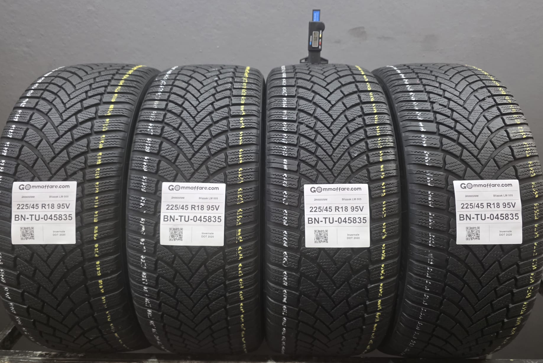 Bridgestone Blizzak LM 005 225/45 R18